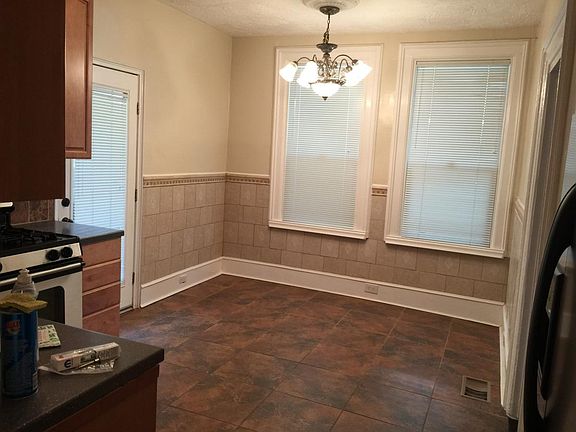 Dining area fits table & chairs for 6