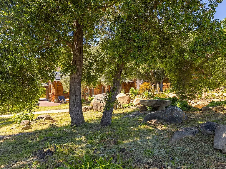 100000 Foothill Rd — Photo 16