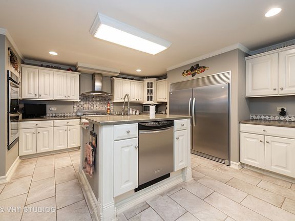 5th image of 17261 W Woodland Dr
