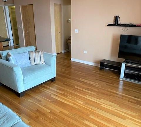 4th image of 1935 S Archer Ave APT 519