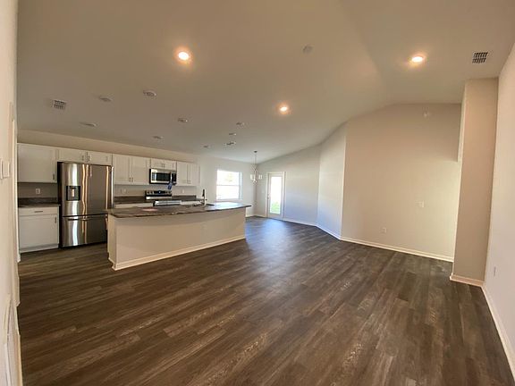 4th image of 941 1st St