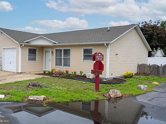 5th image of 247 Magnolia Dr