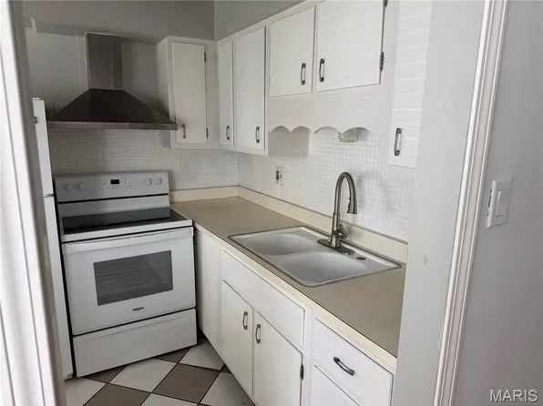 7305 Sieloff Dr APT A, Hazelwood, MO 63042