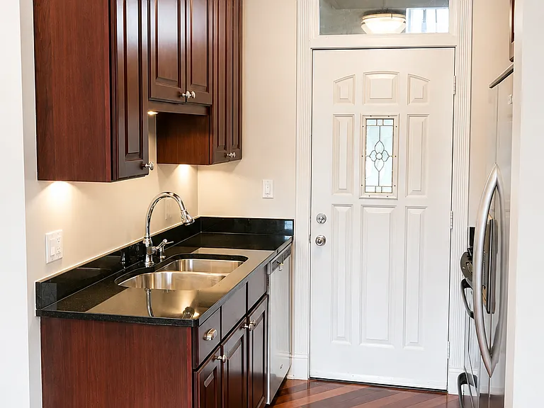 900 W Winona St #1 — Photo 3