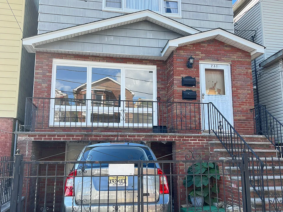233 Cambridge Ave #1