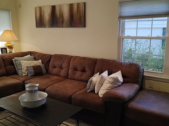 3rd image of 945A Aberdeen Dr