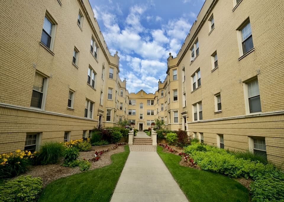 1st image of 919-19 Hinman Ave #1D