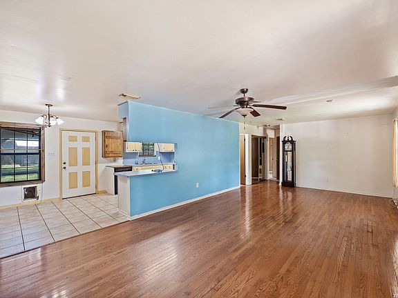 4th image of 2099 BLUERIDGE DR