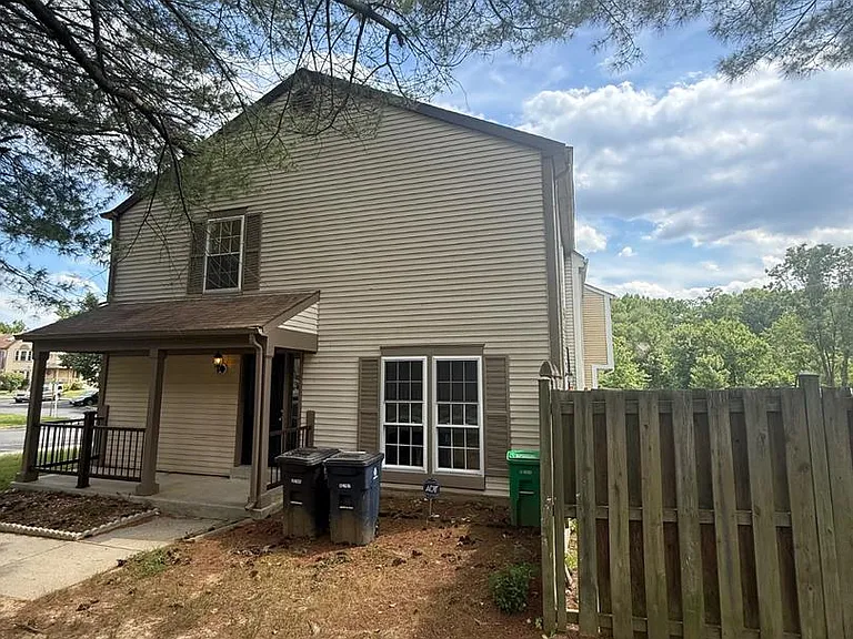 306 Hillside Ter — Photo 4