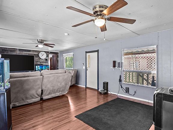 3rd image of 565 Eastwood Dr