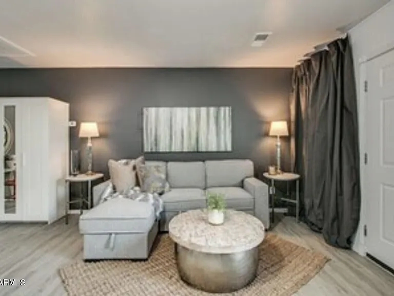 830 E Maryland Ave #2 — Photo 3