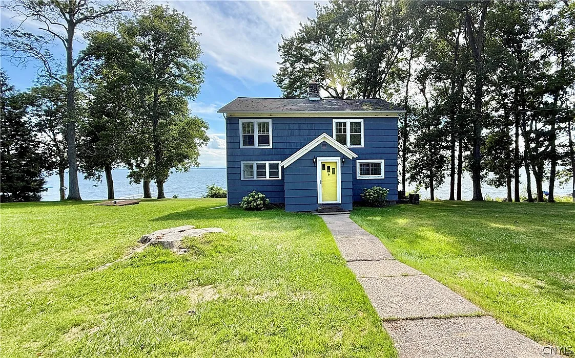 3 bed, 1.5 bath, 1792 sqft, $2,600 — Photo 1