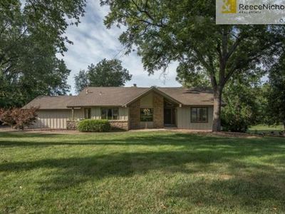 6137 Fox Chase Dr, Stilwell, KS, 66085