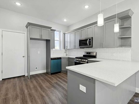 3rd image of 96 Greylock Ave #2