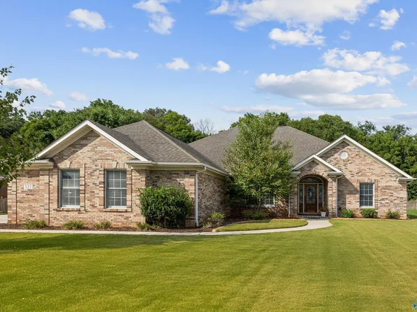 327 Northlake Dr, Meridianville, AL 35759