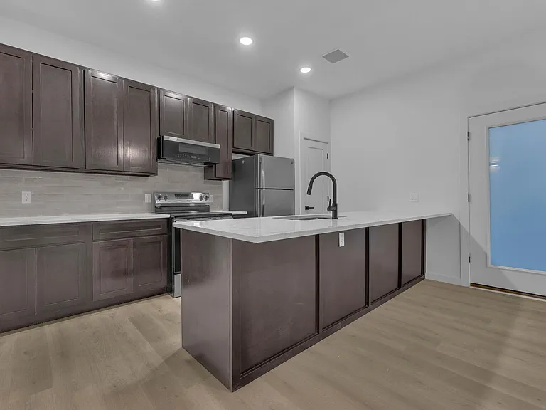 1519 Golden Hill Ter — Photo 18