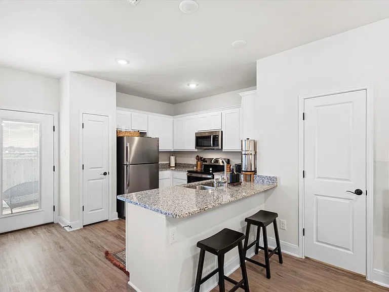 13710 Enzo Gate #102 — Photo 8