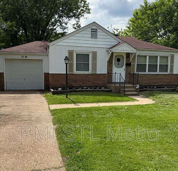 1238 Hoyt Dr — Photo 1