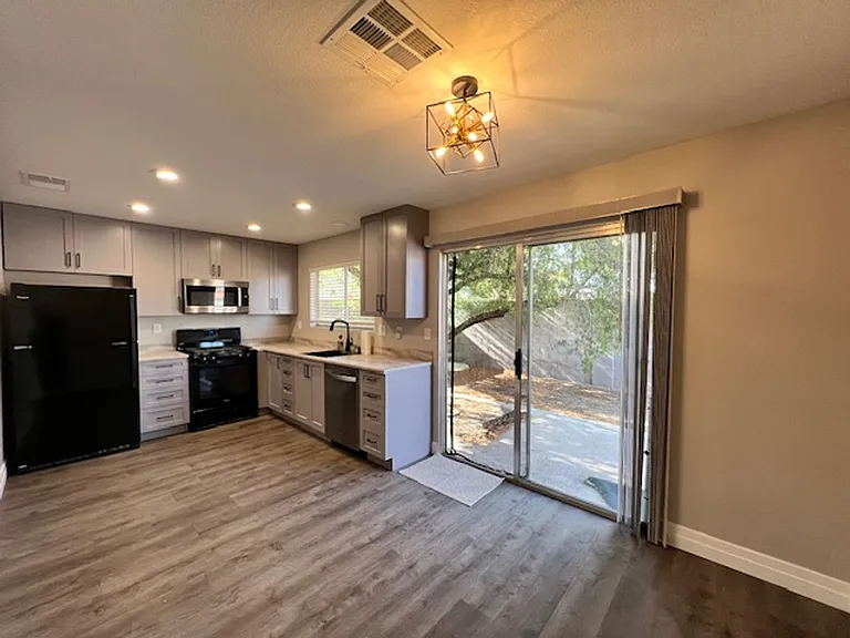 2526 Wolverton Ave — Photo 32