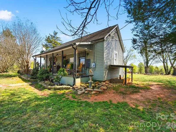 507 Oak St SW, Lenoir, NC 28645