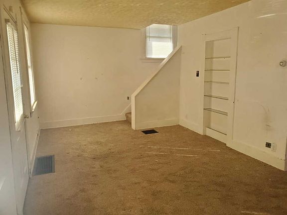 5th image of 430 W Wyoming Ave