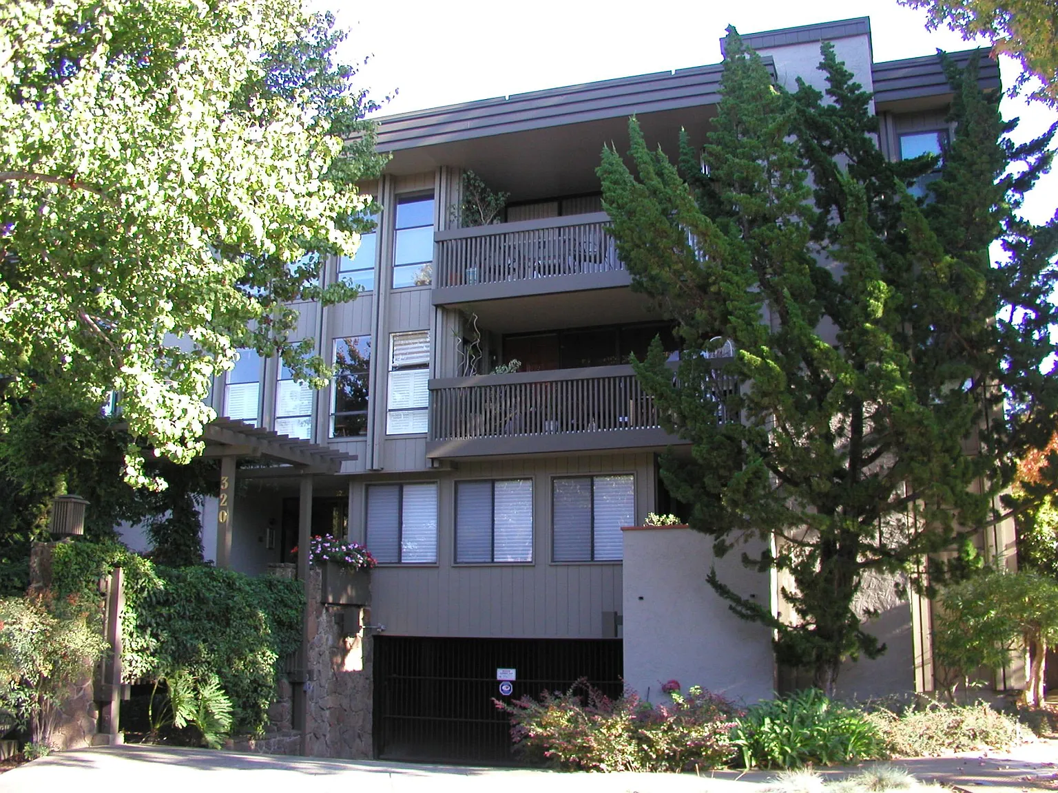2 bed, 1346 sqft, $6,385 — Photo 3