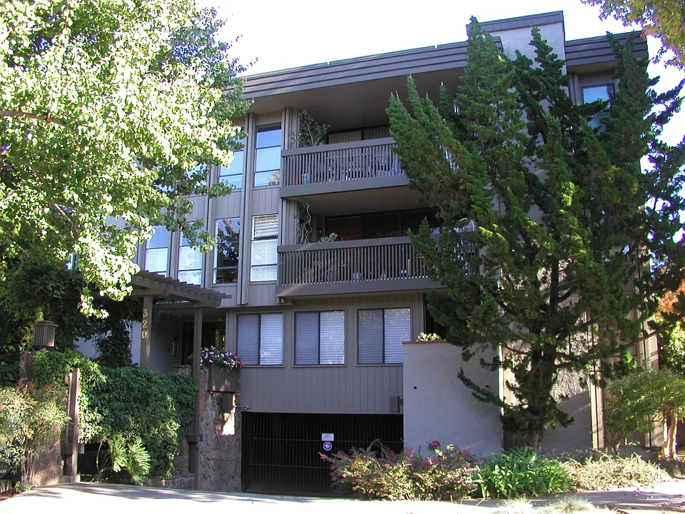 Building Photo 3