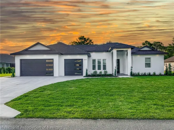 3325 Manor Dr, Sebring, FL 33872