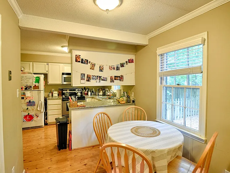 2516 Foxwood Dr — Photo 4