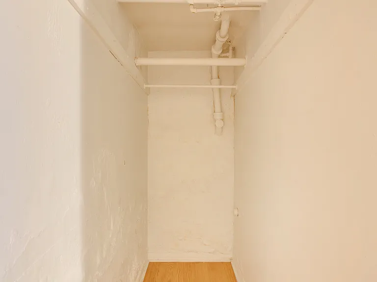 Elegante Apartments — Photo 16
