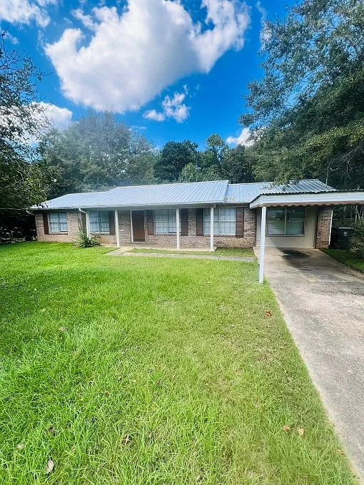 4 bed, 1.5 bath, $1,150 — Photo 1