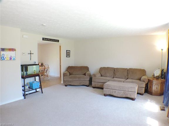 3rd image of 7899 Castle Rock Dr NE