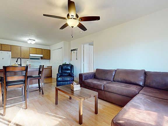 3rd image of 1013 Clarinet Blvd E