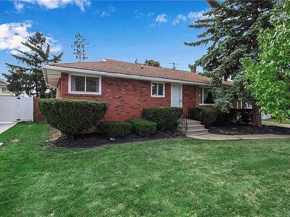 3rd image of 5 Joanne Ln