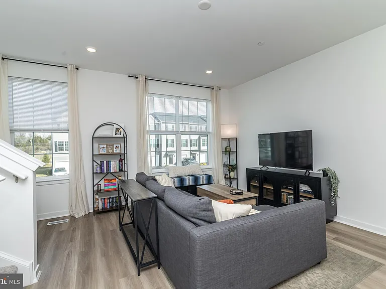 41 Barnes Way — Photo 22
