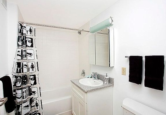 4th image of 218 Myrtle Ave APT 6D