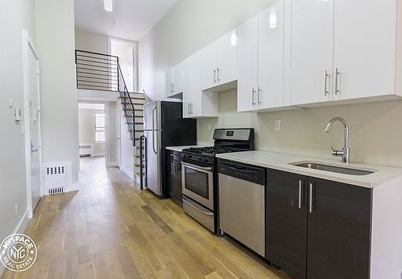 2nd image of 338 Melrose St #4U