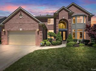 419 Tanner Dr, Troy, MI 48085
