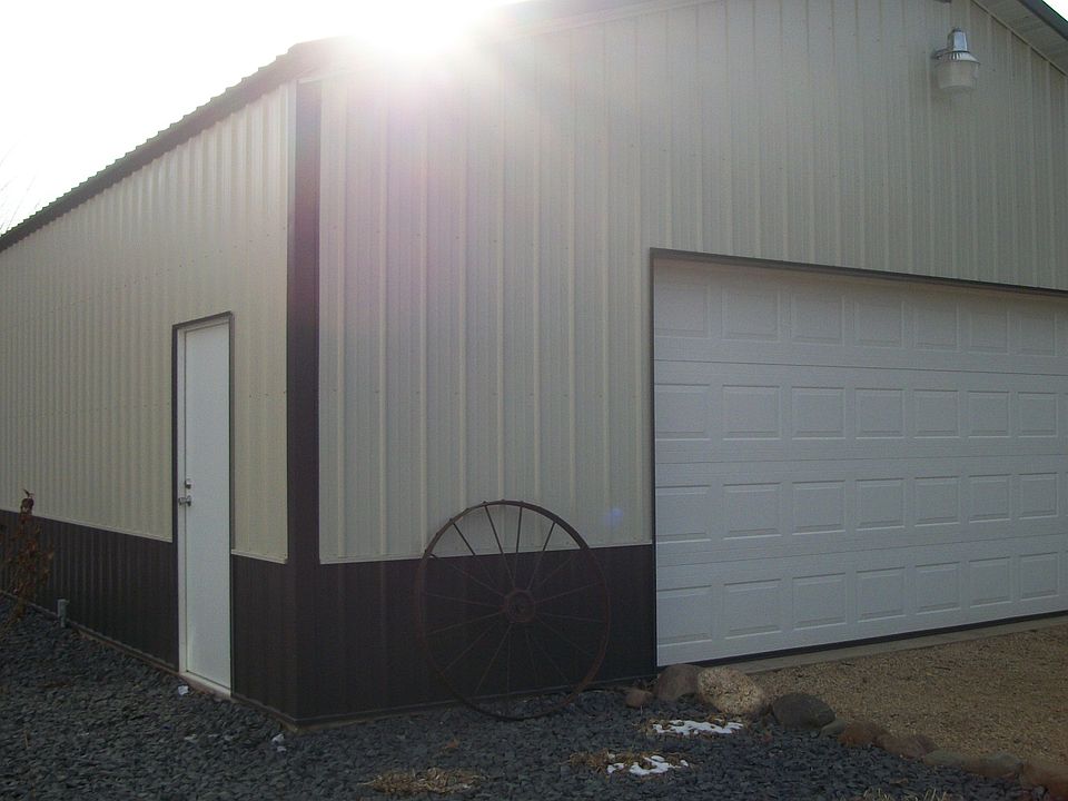 2nd image of 909 218th Ave