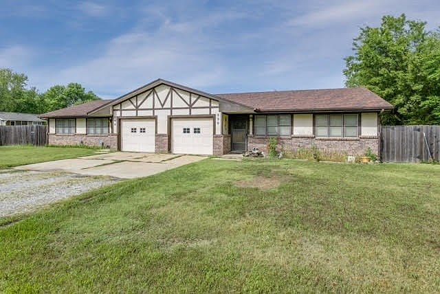 2nd image of 546 & 550 Deveron Dr