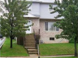 186 Drumgoole Rd E, Staten Island, NY 10312