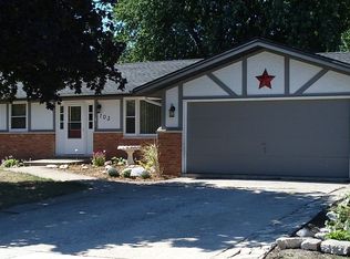 103 Blackhawk Dr, Minooka, IL 60447