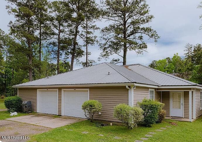 1st image of 105 Caribbean Villas Dr