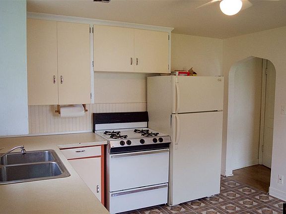 3rd image of 215 N 5th St