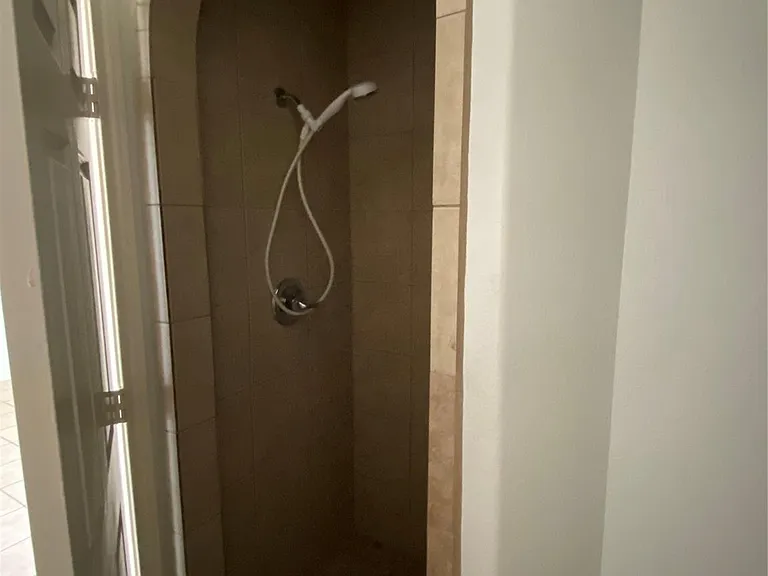3815 Putnam Dr — Photo 11