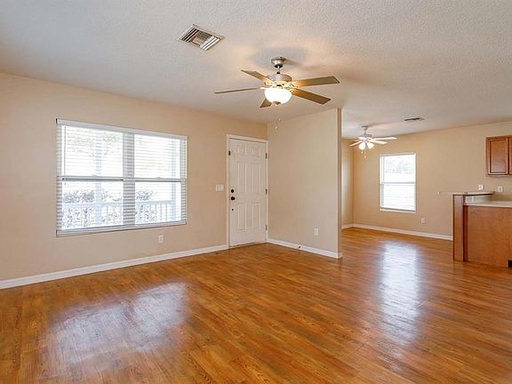 4th image of 431 Midway Ave