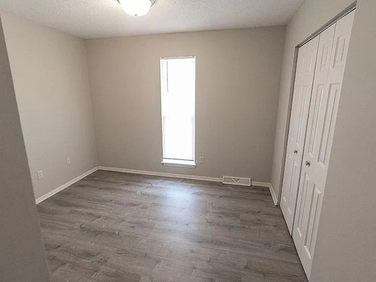 215 Wheaton Ct — Photo 11