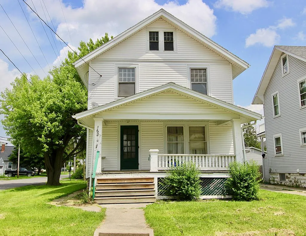 162 Chicago Ave photo 1