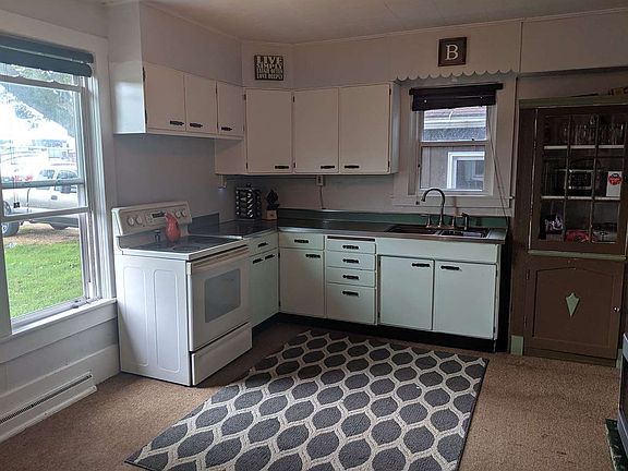 5th image of 104 Johnson St