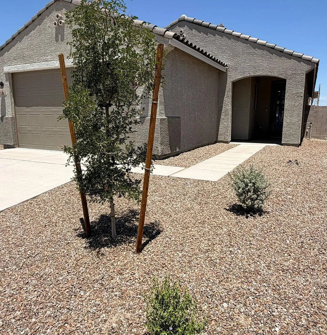 3 bed, 2.0 bath, 1565 sqft, $2,000 — Photo 2